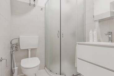 آپارتمان‌های توریست‌ها Black And White Home