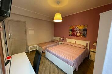 Pensjonat Camera Tripla Giardini Naxos Sarahouse