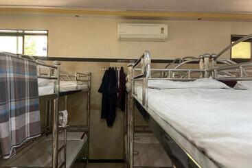 Schronisko Royal Guest House By Wb Inn