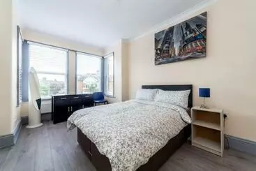 پانسیون Highlands Gardens Suites