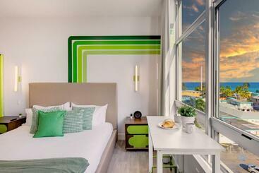 هاستل 5 Beachfront Resort Swimming Pool Hot Tub