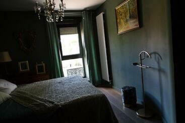 تختخواب و صبحانه Bois De Chenes House