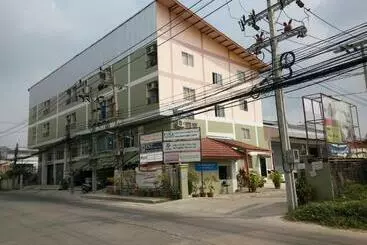 Hotelli Freesia Bangphi Guest House