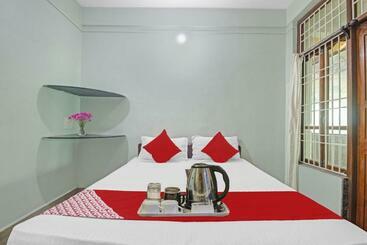 Hotelli Oyo 90252 Ayde Guest House