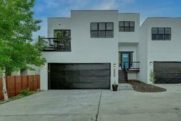 Жильё для туристов 420 Luxury Retreat