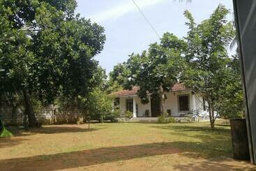 Bed and Breakfast Villasubathigalle