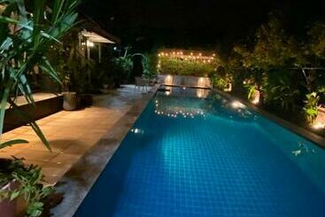 Apartaments turístics Bird In The Garden