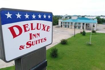 Отель Deluxe Inn & Suites
