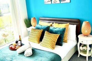 דירות לתיירים Luxurious Hub Mk City Apartment With Free Underground Parking, Fast Wi Fi, Smart Tv With Netflix, D