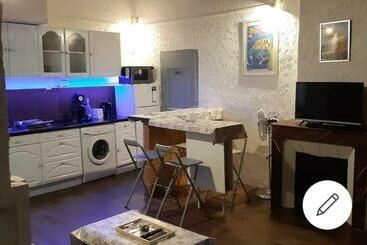 Turist apartmanları Appartement Cosy En Centre Ville
