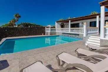 Apartamentos turísticos Villa Eliana With Air Conditioning And Sea Views