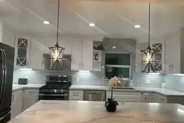 Turistihuoneistot 5 Bedroom House In Prestigious Neighborhood!