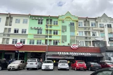 Hotelli Oyo 90621 Stutong Stay