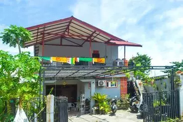 Hotelli Spot On 91623 Pj Guest House Syariah