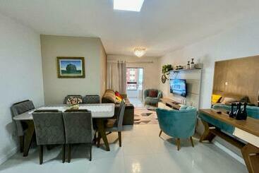 Жильё для туристов Apto Amplo No Coração Da Meia Praia A 130m Do Mar