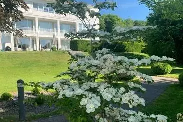 ツーリストアパートメント Apartment In Weißer Villa Im Stil Der Klassischen Moderne