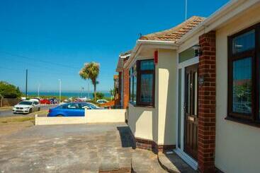 ツーリストアパートメント Botany Bay Holiday House   Family Friendly, 50m From The Beach