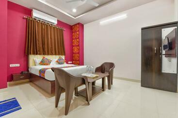 Hotel Fabexpress Shree Thakur