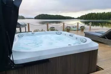 Ferienwohnungen Stunning Log Cabin 45m2 On The Shore Of Kallavesi