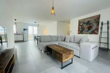 ツーリストアパートメント Wonderful New House In A Hamlet