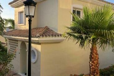 ツーリストアパートメント Casa Los Olivos