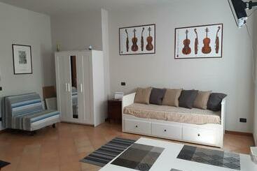 דירות לתיירים La Strada Del Liutaio Nel Cuore Di Cremona