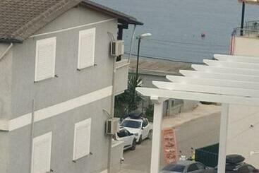 Turista apartmanok Qoku Chicago Apartament