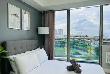 Aparthotel 1br Unit With City View @ Bahamas Tower, Azure