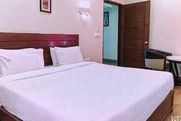 فندق Delux Plaza By Wb Inn