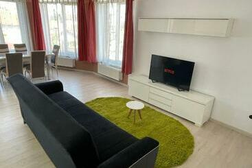 Apartamentos turísticos Spacious Two Story House With A Modern Touch