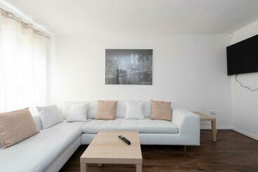 شقق خاصة سياحية 4 Bed House In Woolwich/thamesmead 6 Beds Sleeps 8