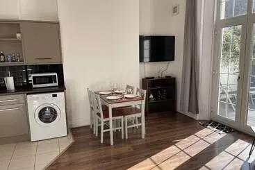 ツーリストアパートメント Spacious 2 Bed Apartment With Free Parking