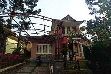 ツーリストアパートメント Villa/vila Kota Bunga Kartun