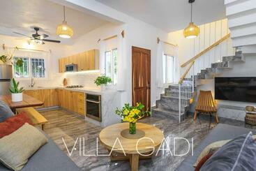 דירות לתיירים Villa Gadi   Roof Garden   Pizza Oven   Tiny Pool