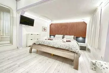 آپارتمان‌های توریست‌ها Yes, Yes! Lovely Apartment Good Amenities Budapest Center