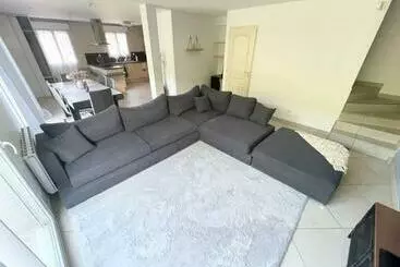 Apartamente turistice Agréable Et Grande Maison Avec Parking + Jardin
