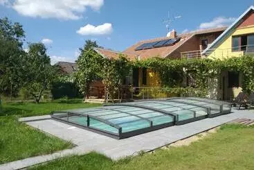 ツーリストアパートメント Chalupa V Meruňkovém Sadu