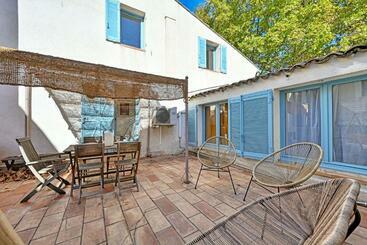 شقق خاصة سياحية La Terrasse Des Carmes   Terrasse   Ac Clim   Spacieux