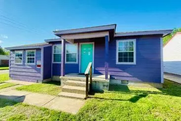 ツーリストアパートメント Wizard Cottage Sleeps 5 Adults Pets Welcome   1 Mile To Ft. Sill