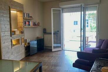 ツーリストアパートメント Delizioso Trilocale A Due Passi Dal Mare Di Albenga
