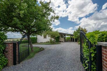 דירות לתיירים La Villa Ava