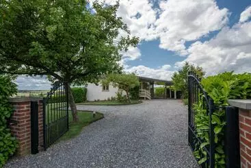 Turistihuoneistot La Villa Ava