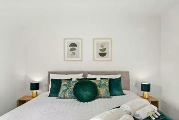 Turistlejligheder Townhouse In Dartford Sleeps 8 With Free Parking