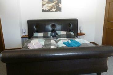 ツーリストアパートメント 2 Zimmerwohnung Mit Küche U. Bad