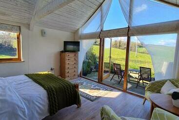 Apartamentos turísticos The Old Pottery, Unique Views & Spa Like Bathroom