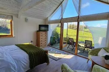 Apartamente turistice The Old Pottery, Unique Views & Spa Like Bathroom