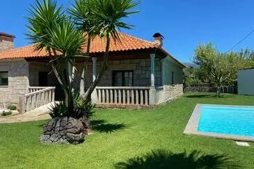 ツーリストアパートメント Giesteira S House