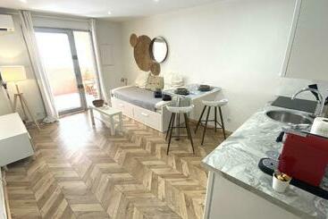 Apartamente turistice Studio Bricka 200m To The Beach, Parking, Clim, Terrace