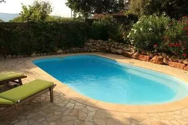 Appartamenti turistici Stunning Cottage With Pool In Provence France
