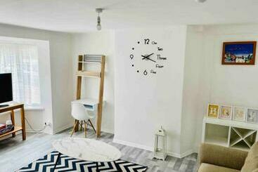 Appartamenti turistici Fabulous, Spacious, Newly Refurbished Home Close To Heathrow Airport